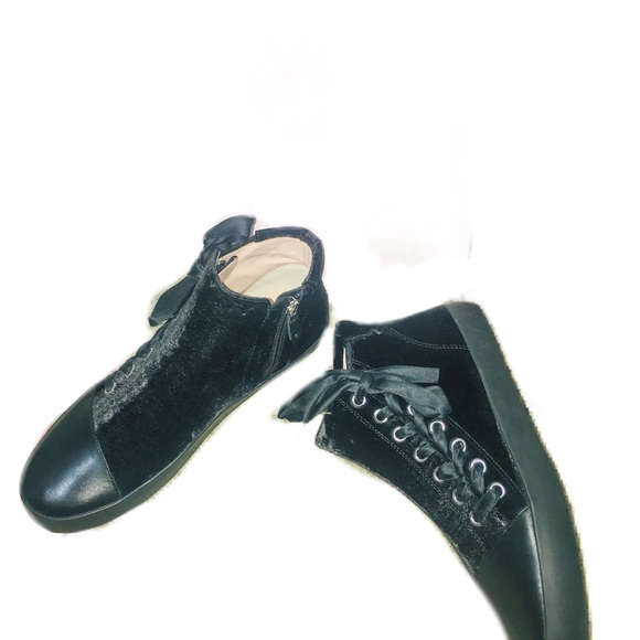 •LAST 1!! AVEC FILLES NIB Valerie Ribbon Sneakers• - Picture 6 of 8